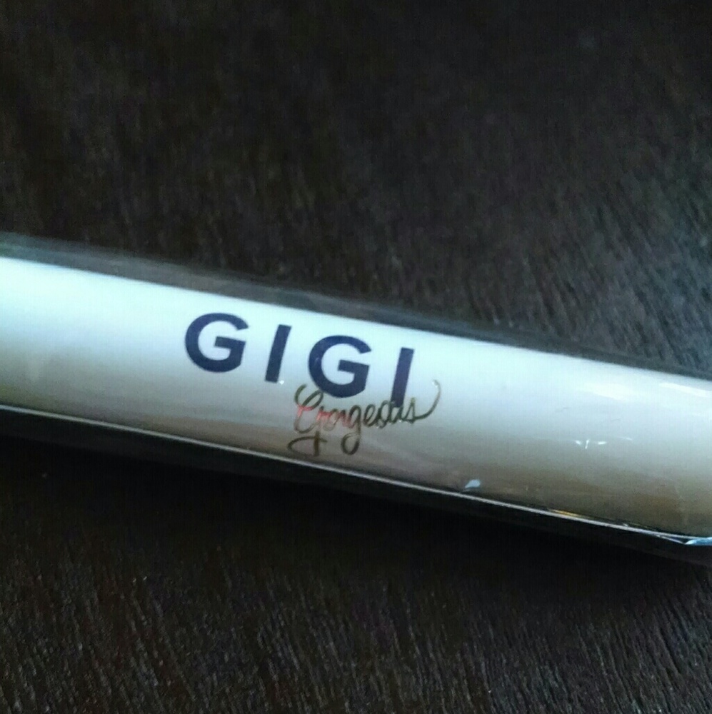 GIGI Gorgeous contour white brush -new makeup face